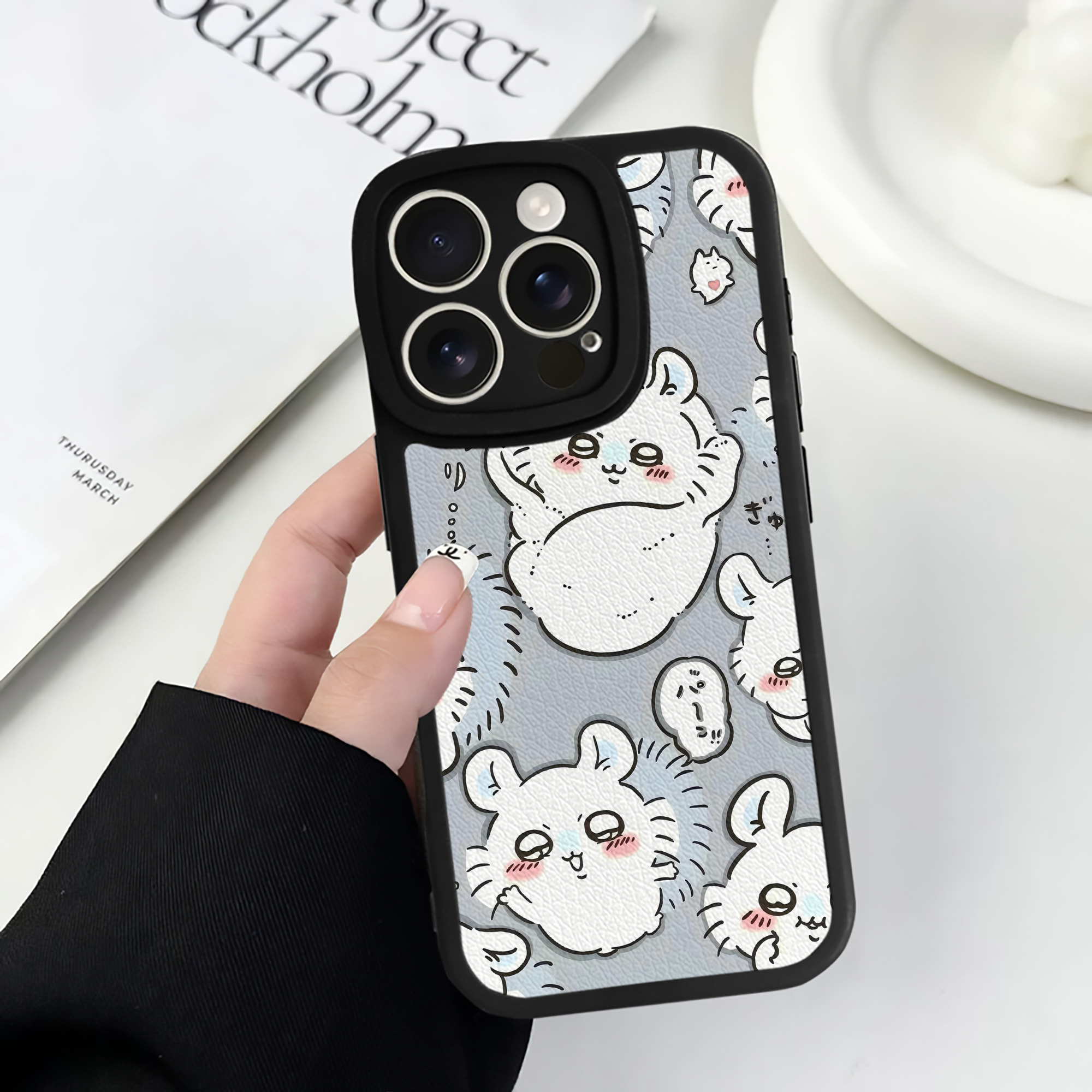 （画像用） ちいかわ Chii-kawa 【iPhone 16シリーズ対応】シリコンスマホケース（レザー調） 材質：シリコン